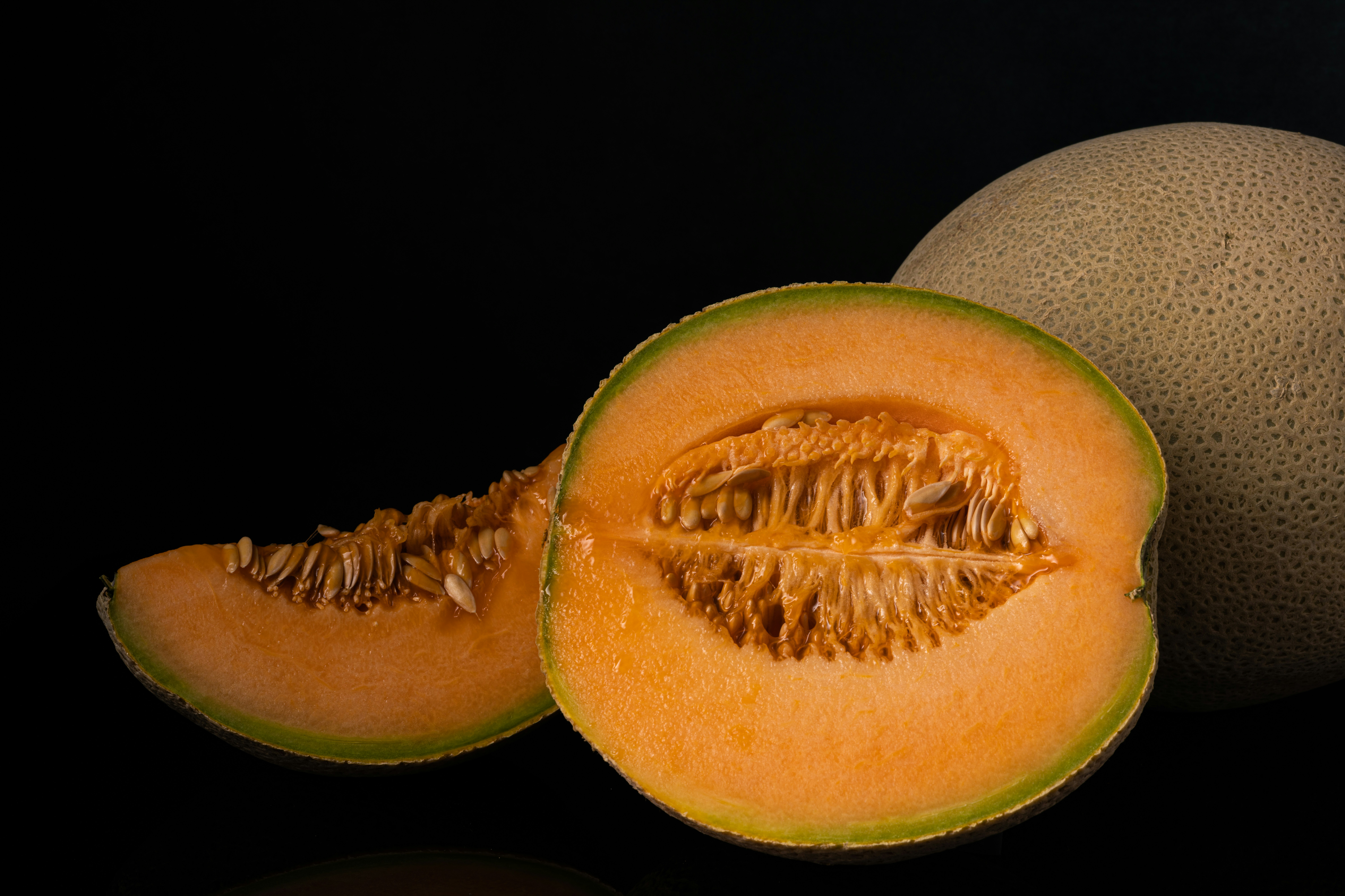 a group of cut open kiwis