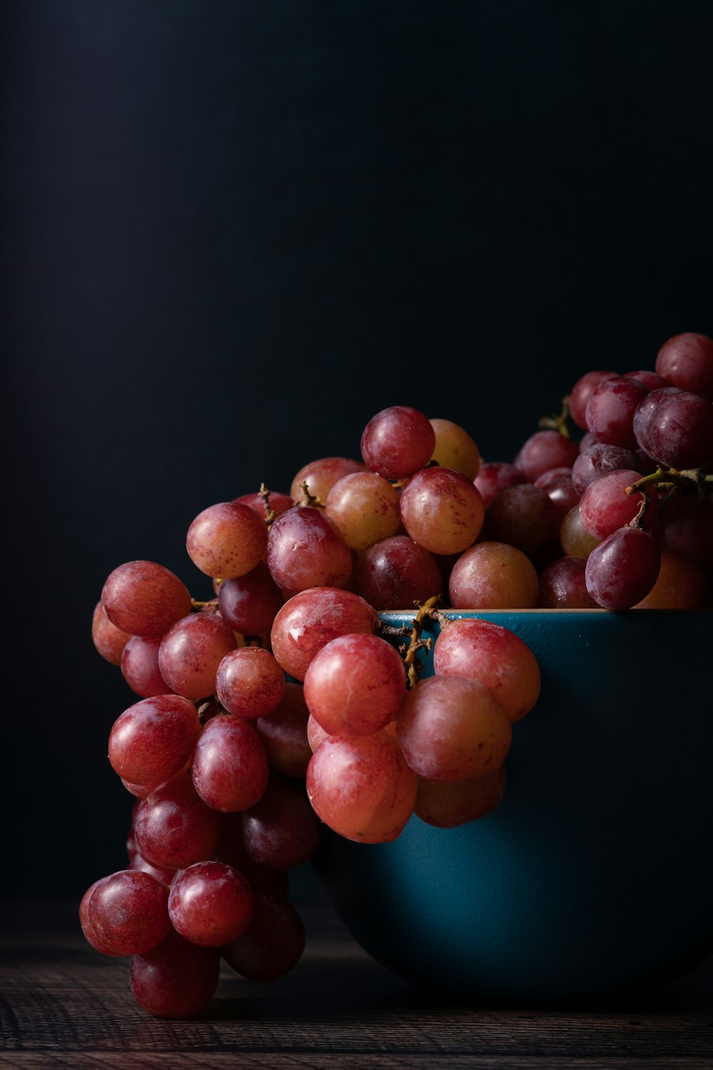 a bowl of red grapes