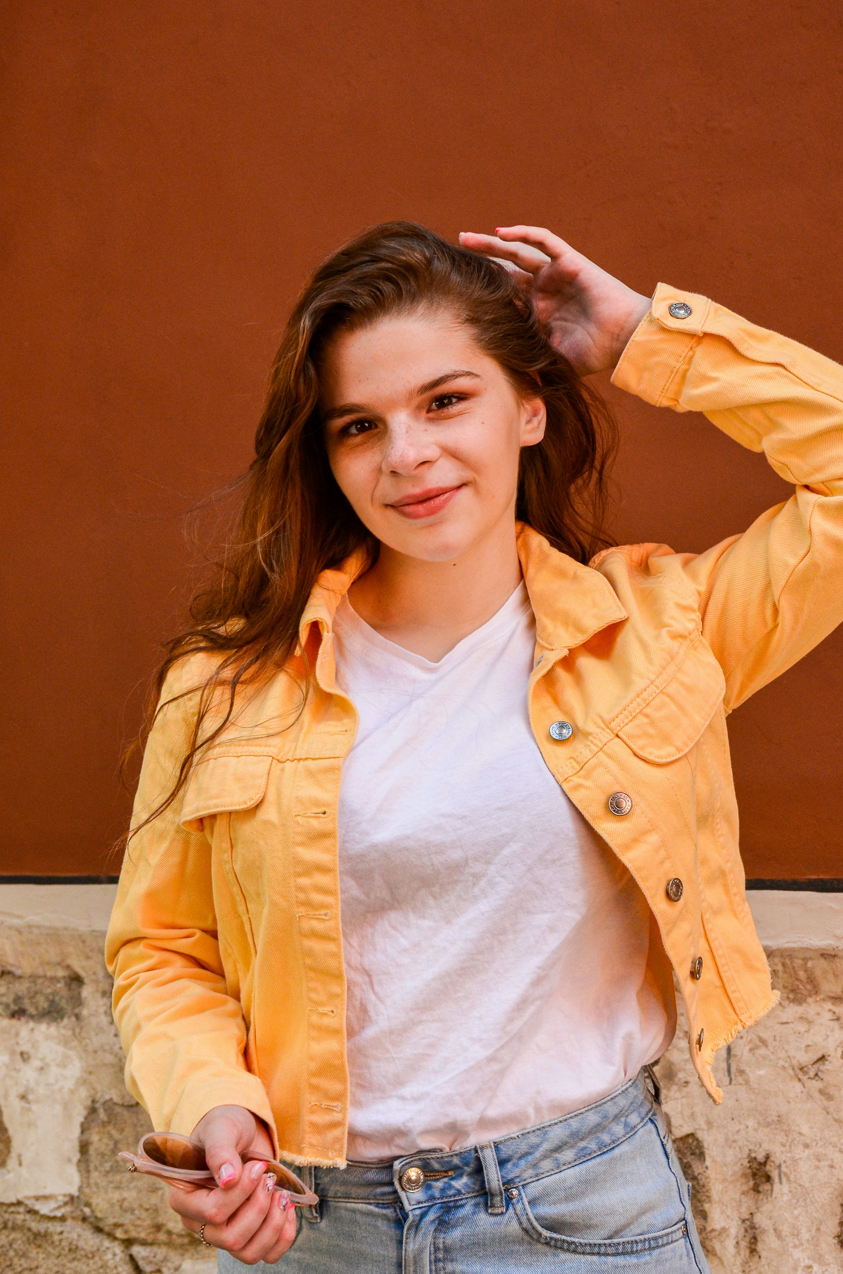 a person with the hand on the head