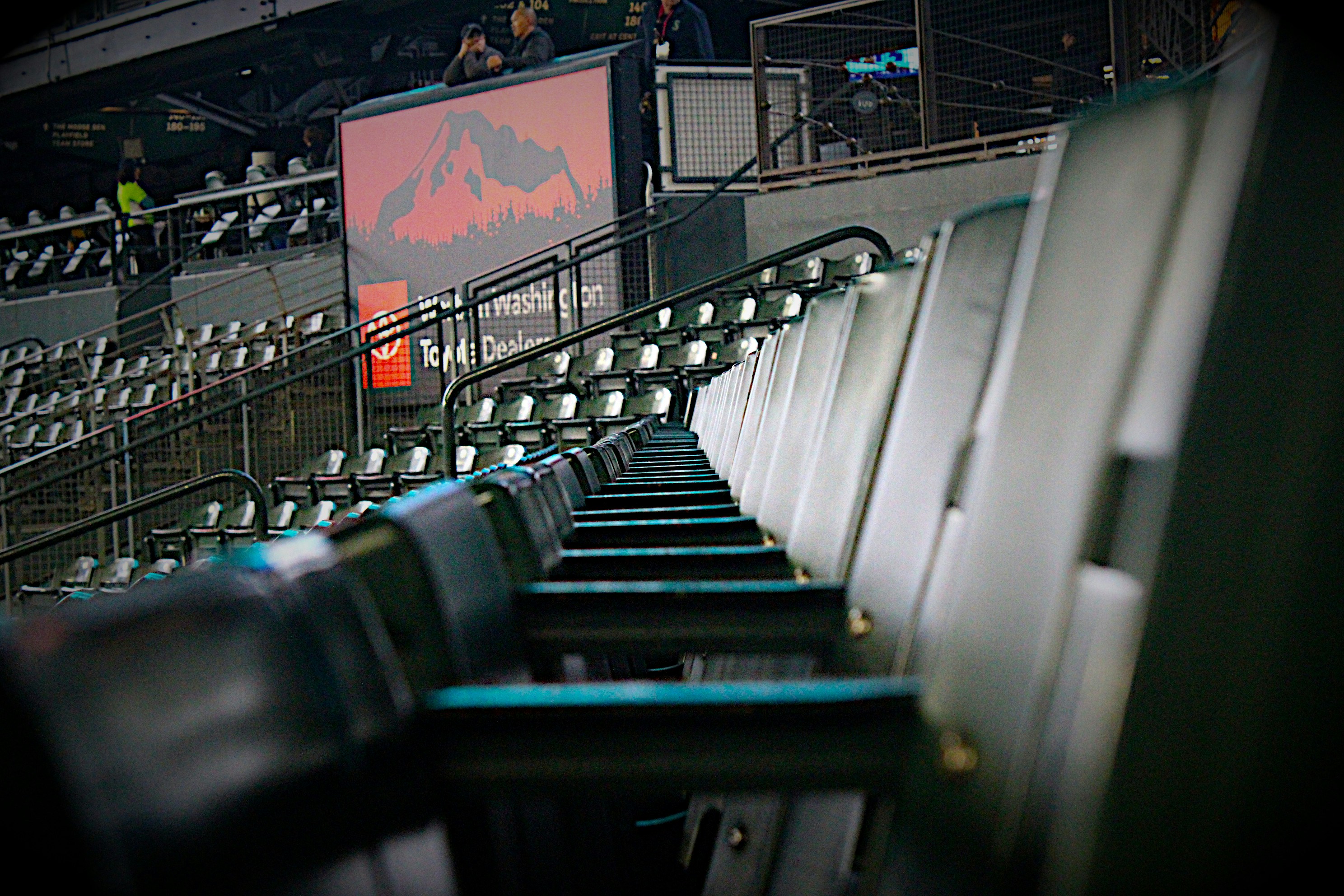 Pantalla de apuestas en vivo con cuotas cambiando durante un partido