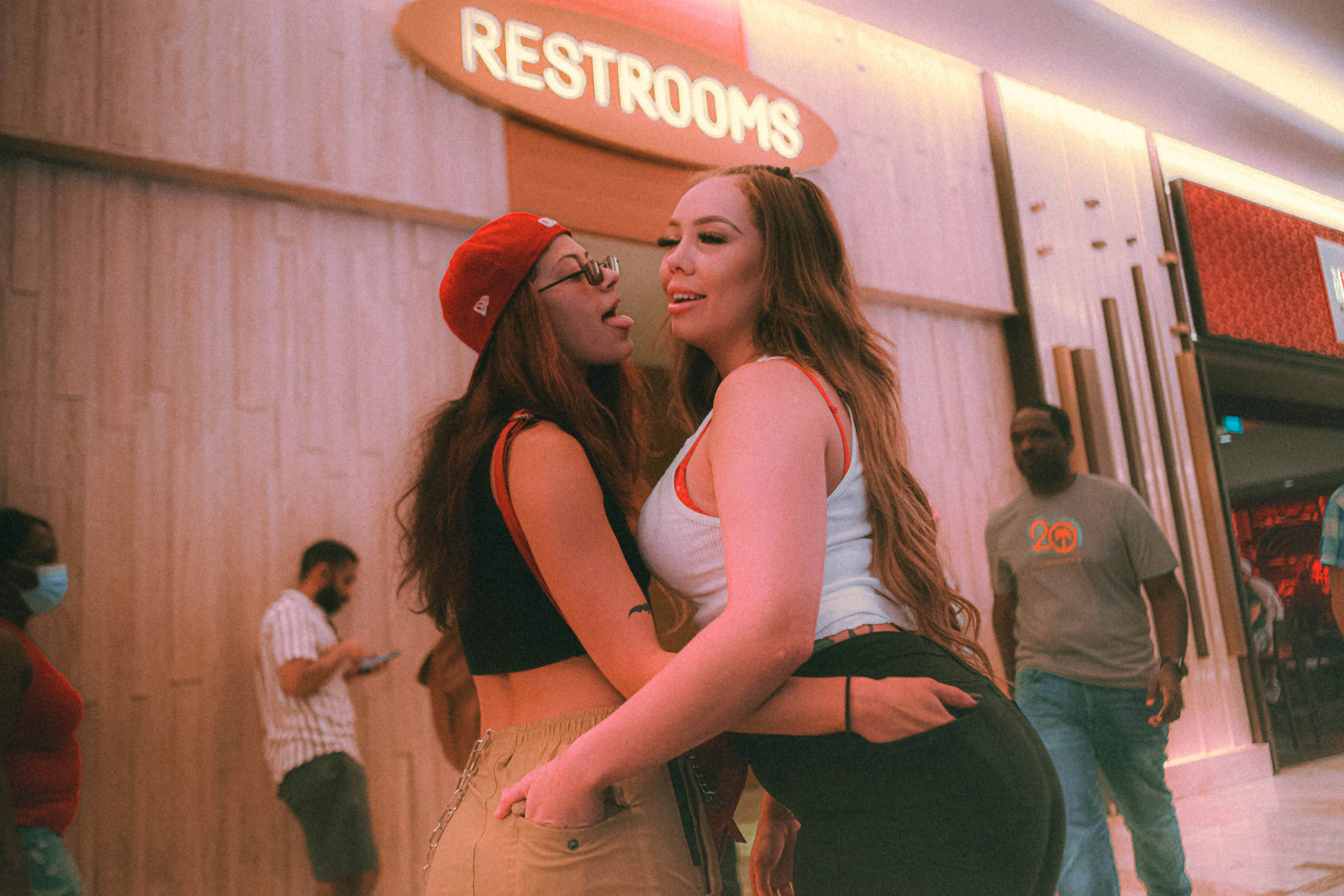 photo-1652318513239-10c2c7318f83?ixid=M3wxMjA3fDB8MXxzZWFyY2h8MTF8fGxlc2JpYW4lMjBwb3JufGVufDB8fHx8MTc3MTQ5NzcxNHww\u0026ixlib=rb-4.1.0