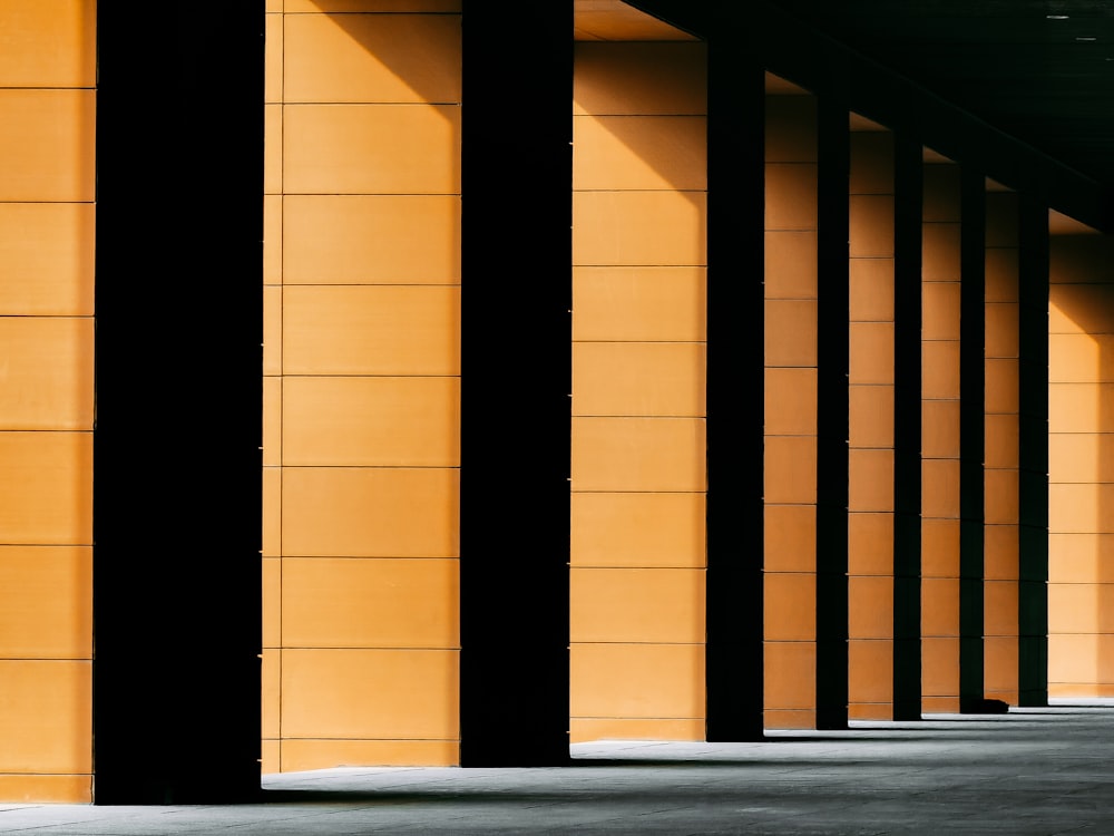 a row of black and white pillars