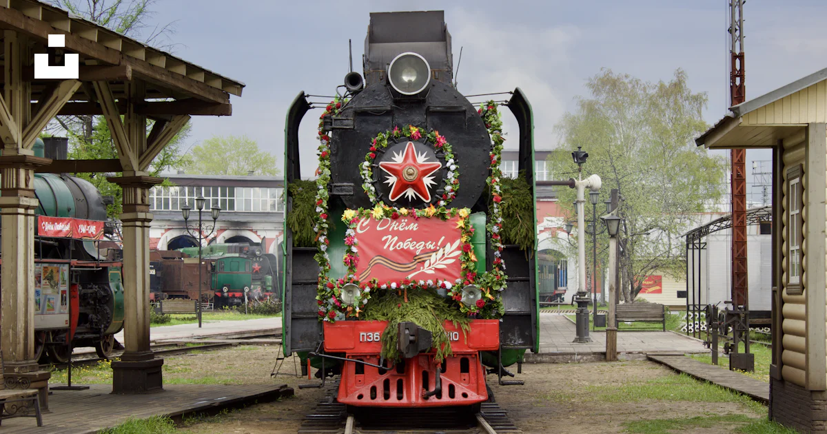 Un train sur les rails photo – Photo Former Gratuite sur Unsplash