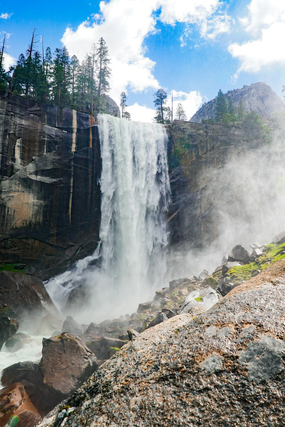 Snoqualmie Falls with trees and rocks