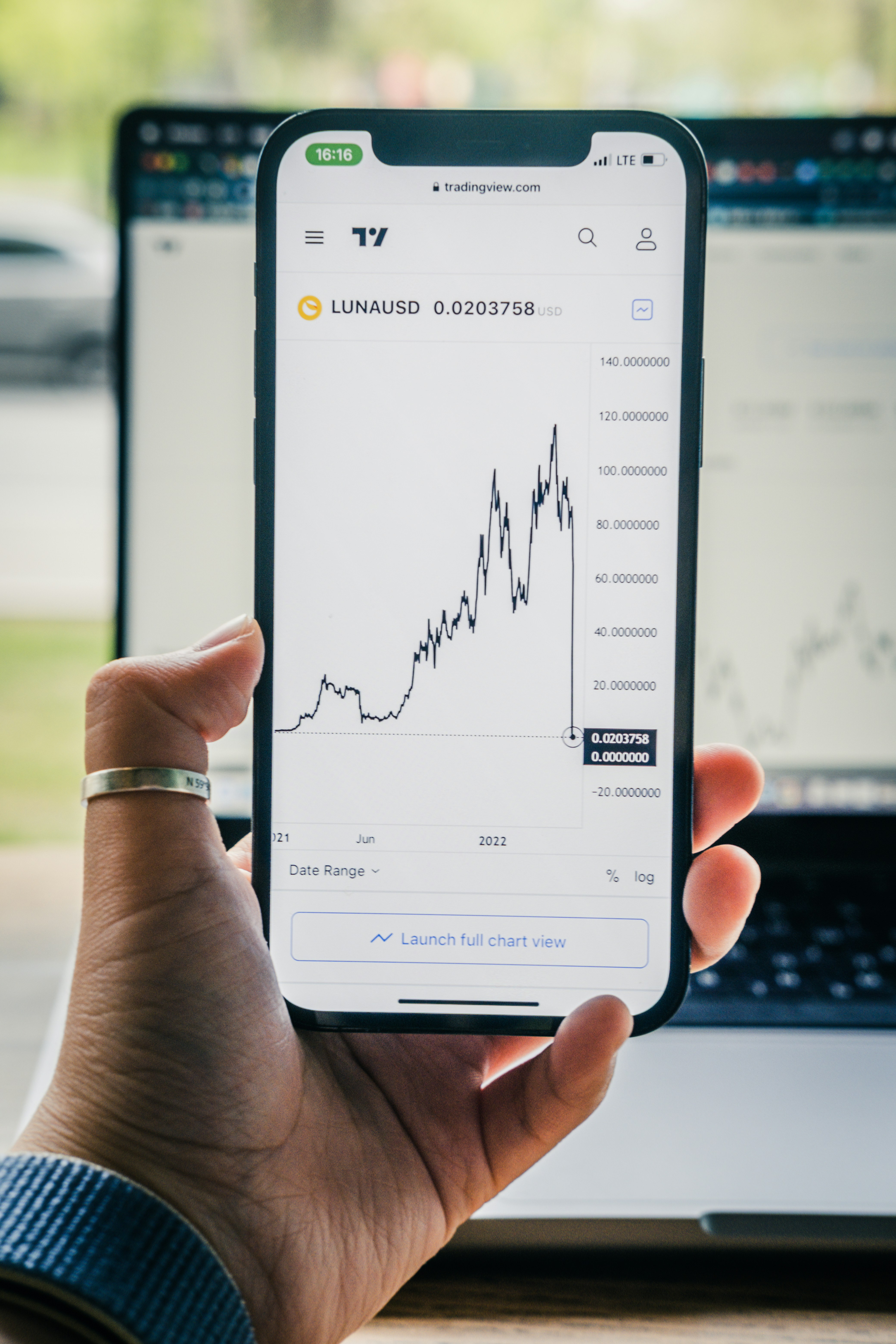 gray computer monitor