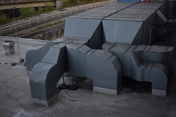 Großes Metallgehäuse für Technikgeräte