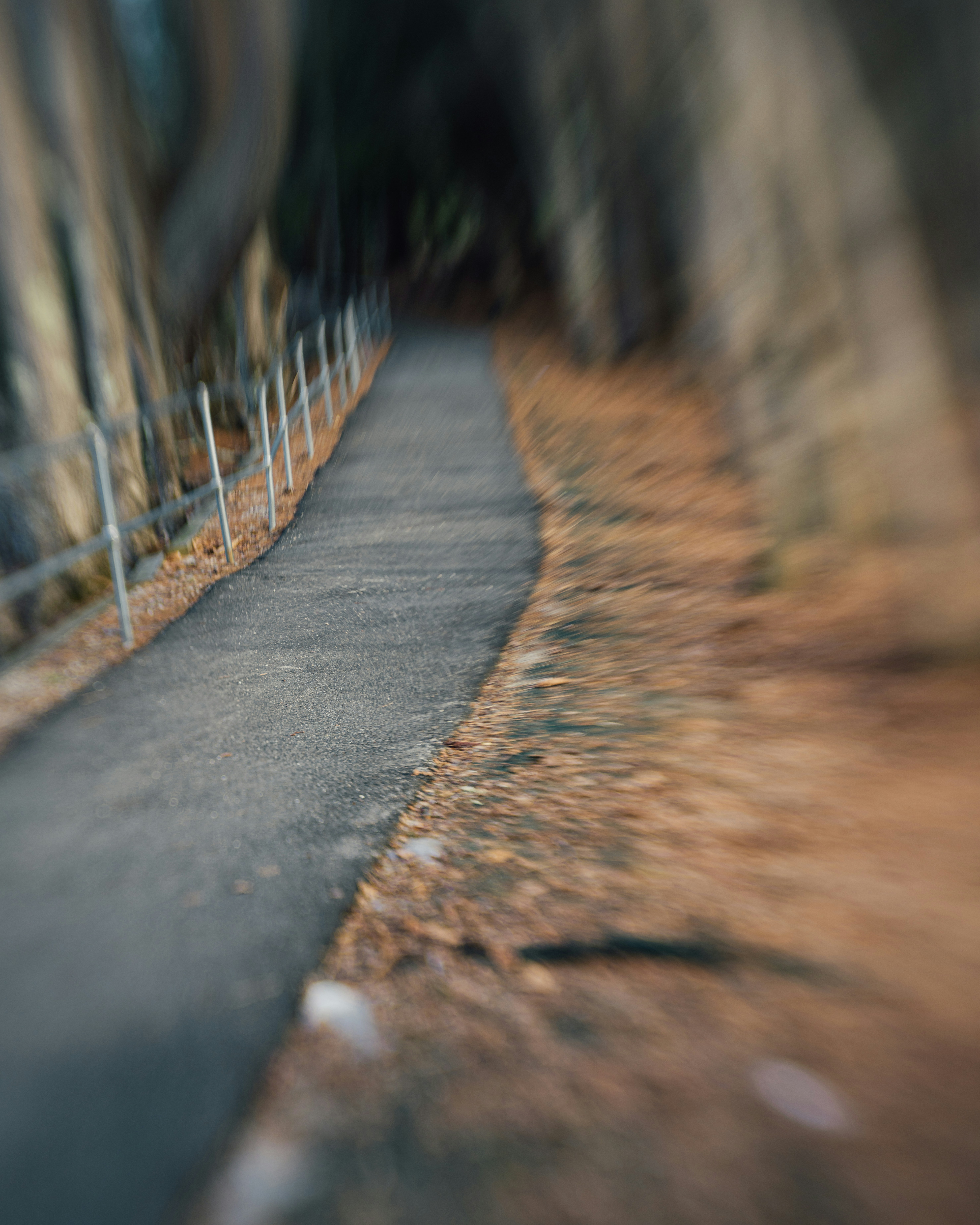 a blurry image of a road