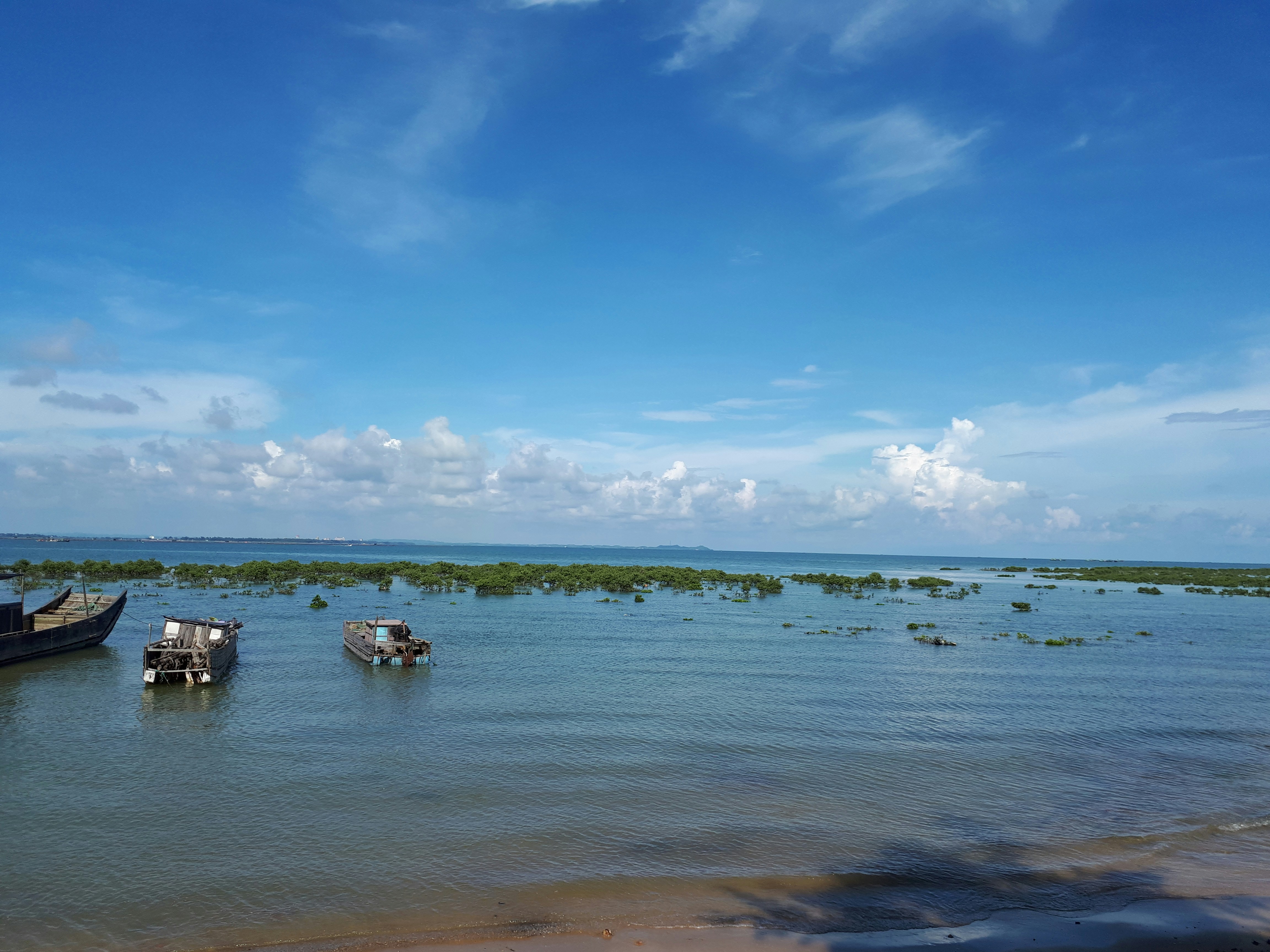 Stay online in the Guinea-Bissau with a prepaid eSIM from eSIMlii. Instant activation, no roaming charges, and reliable coverage.