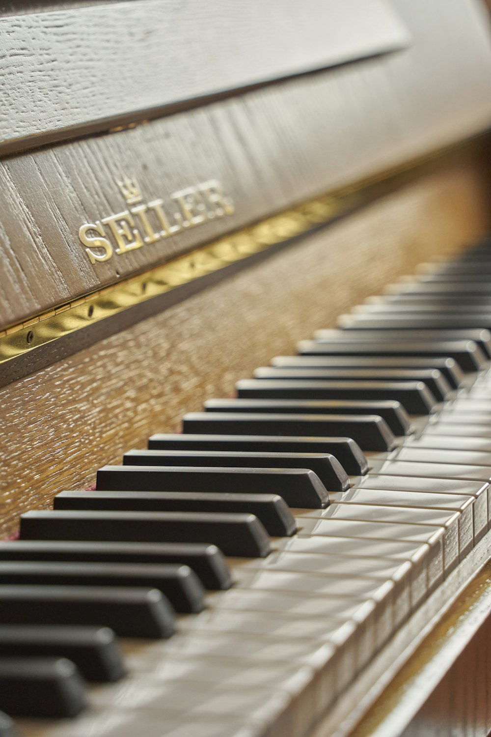 a close up of a piano keys