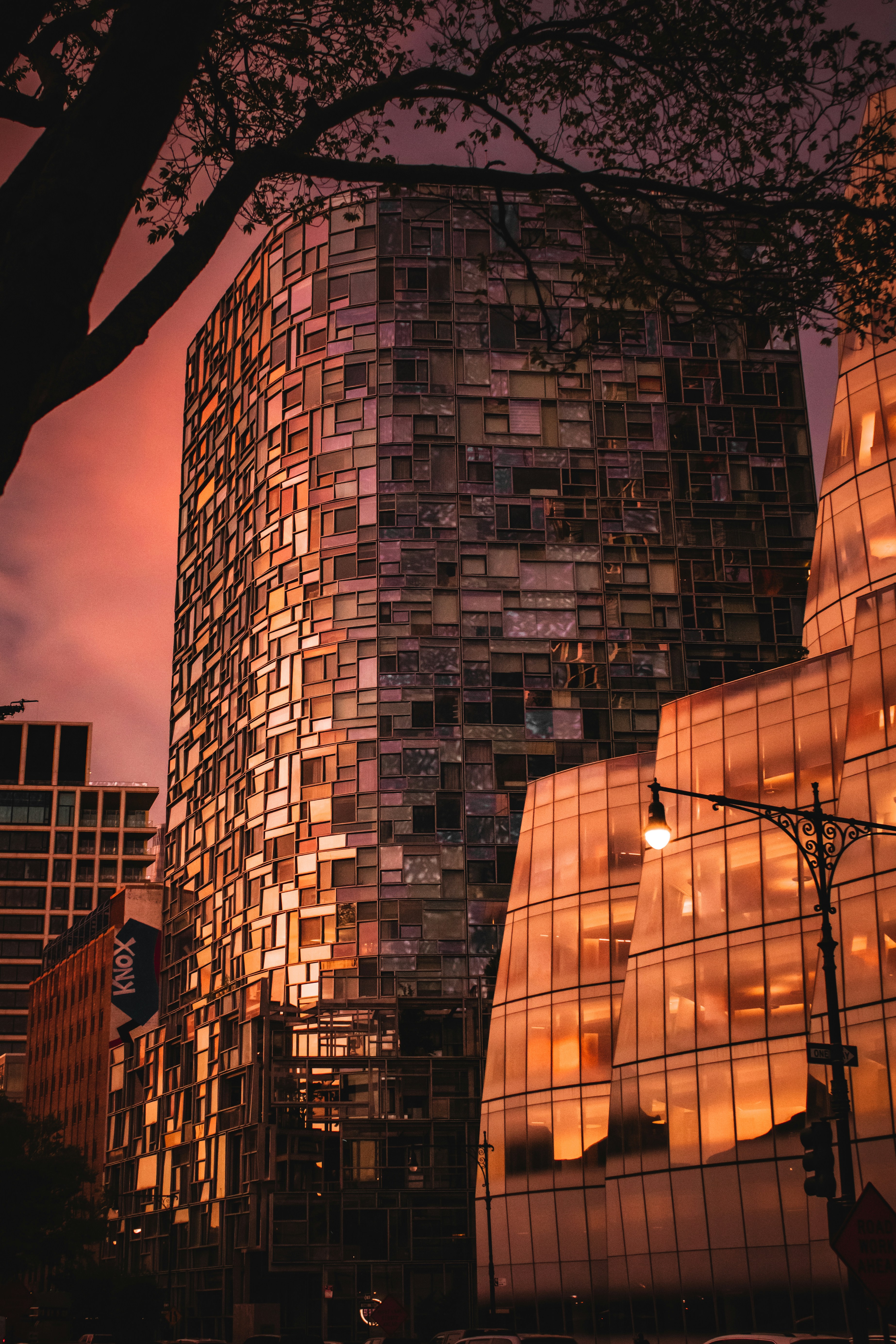 What interesting buildings! 🏙