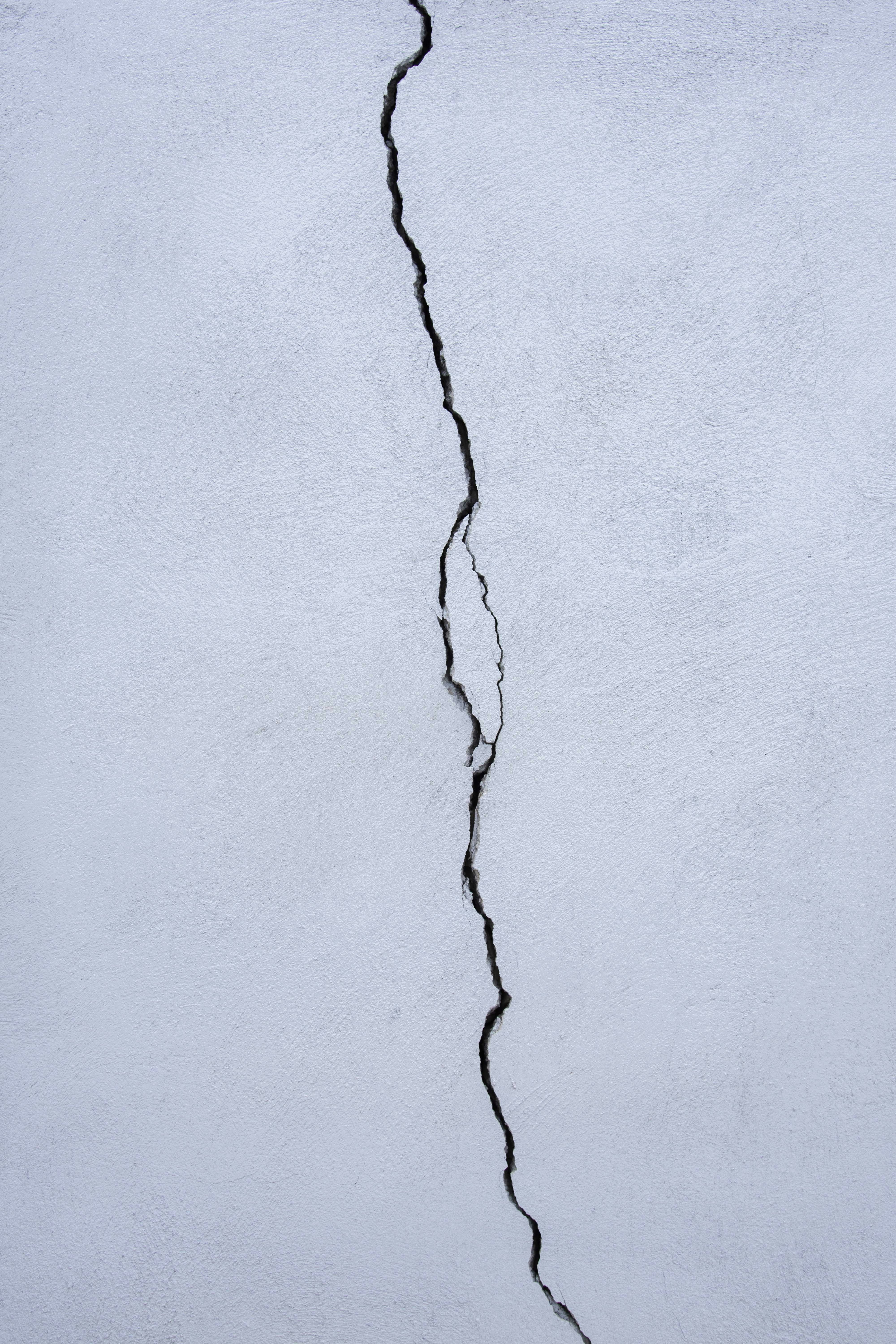 a crack in the side of a building
