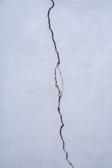 a crack in the side of a building