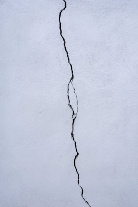 a crack in the side of a building