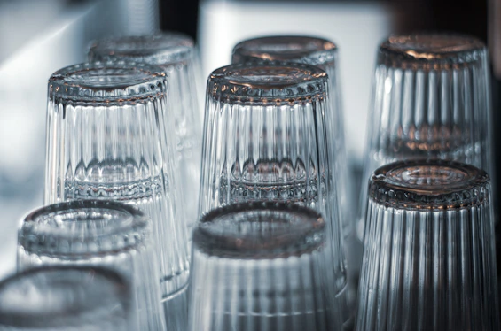 Cloudy Glasses From Dishwasher? How to Fix the Film Naturally