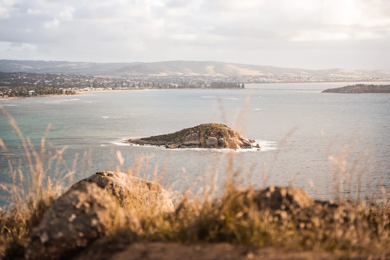 Vista panorámica de Puerto Víctor en la costa sur de Australia