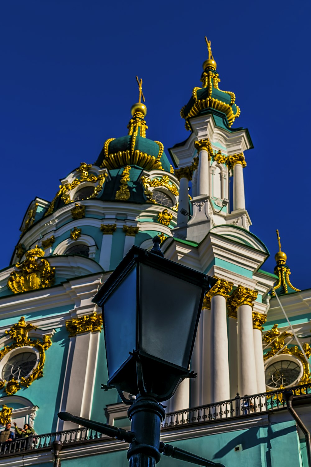 a street light in front of a building