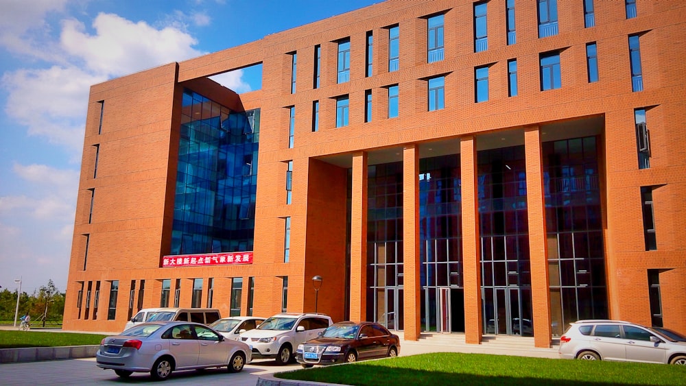 a large building with cars parked in front of it