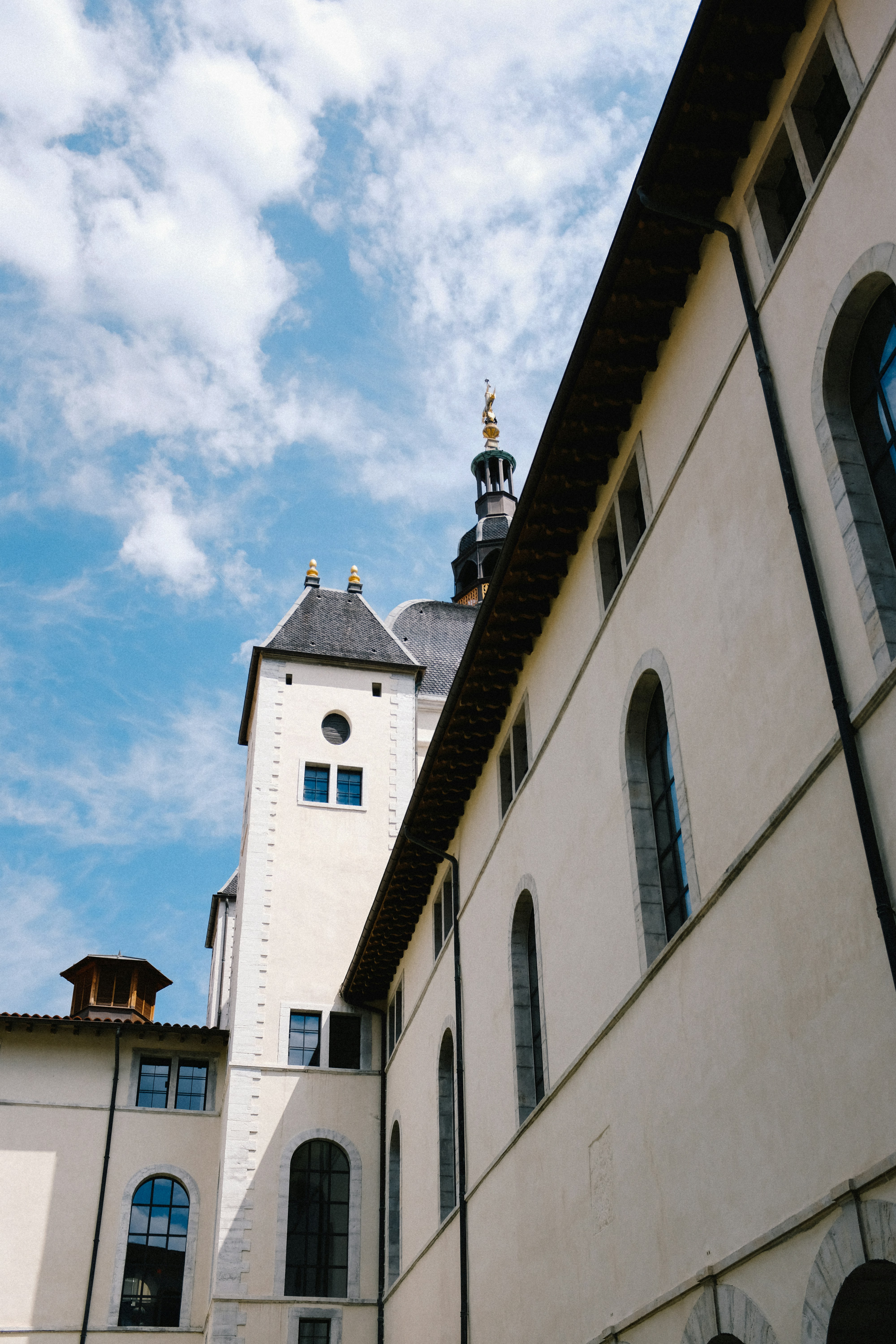 Photo by adrienolichon