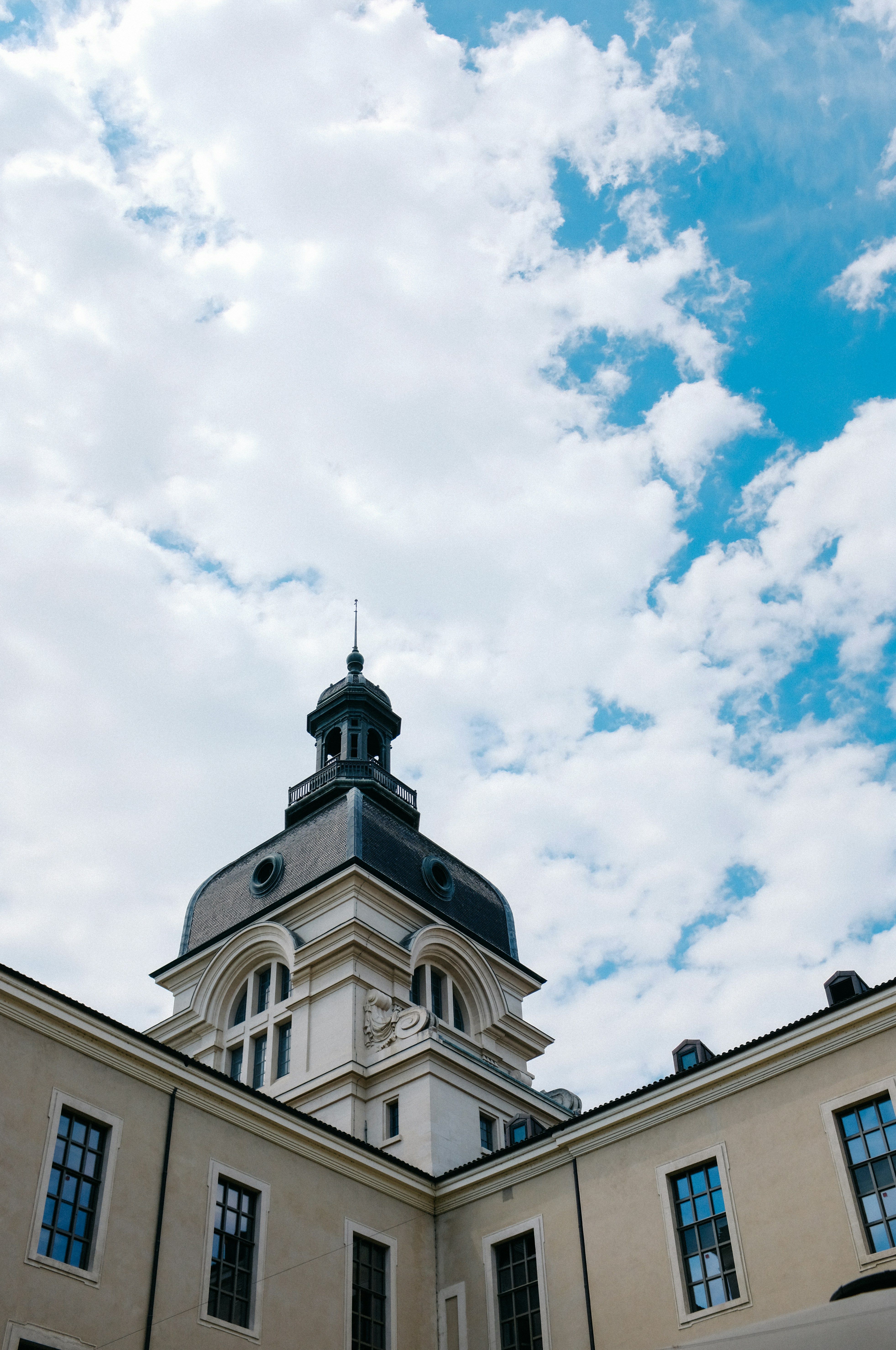 Photo by adrienolichon