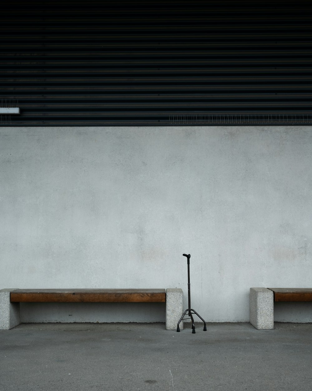 a couple of benches sitting next to each other