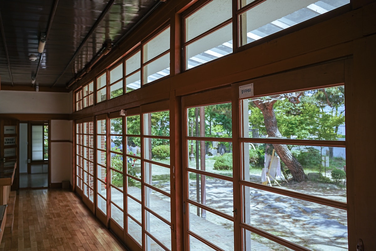 Triple glazing installation image background image