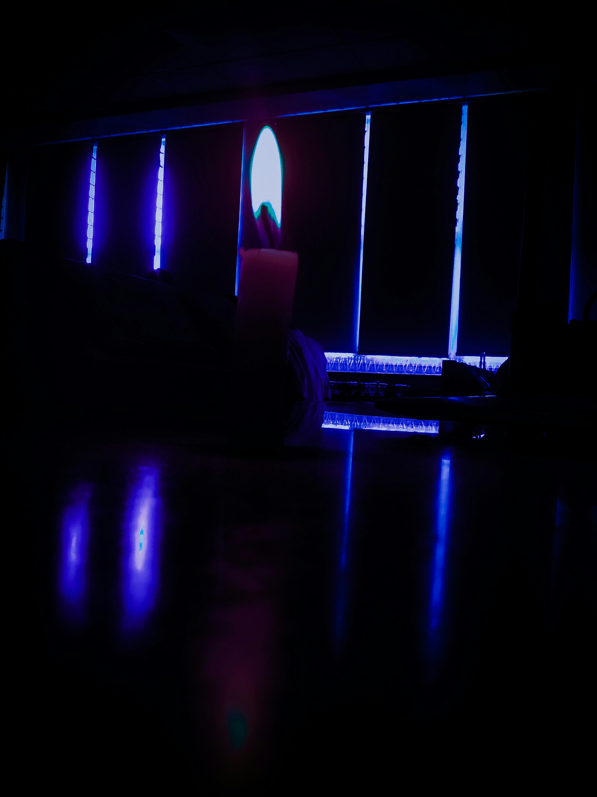 gray computer monitor