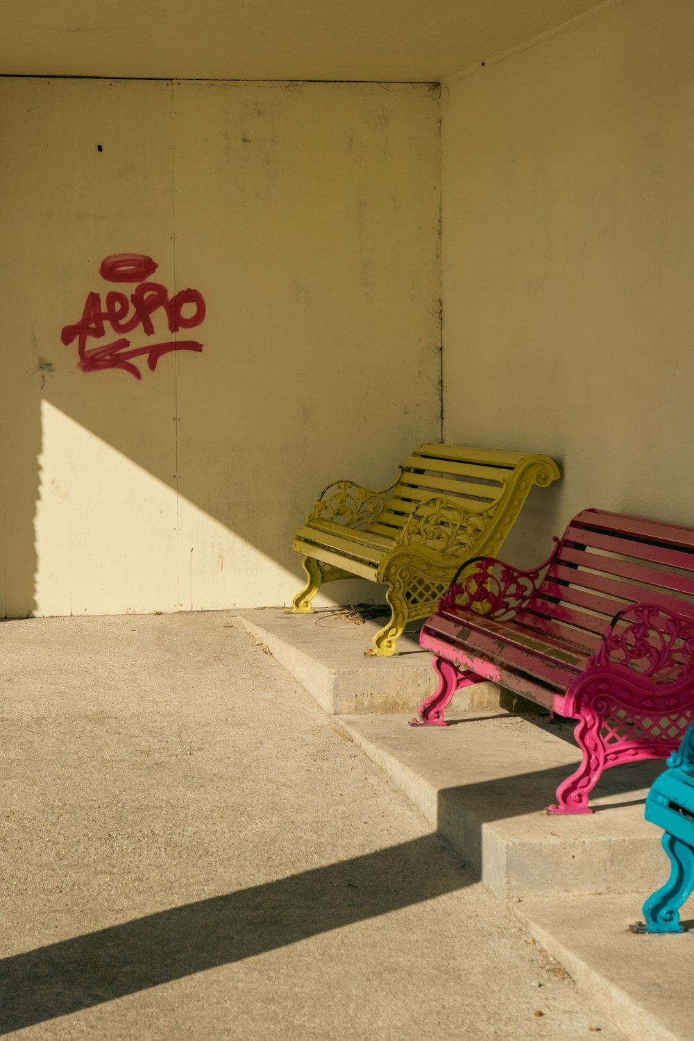 a couple of benches sitting next to each other