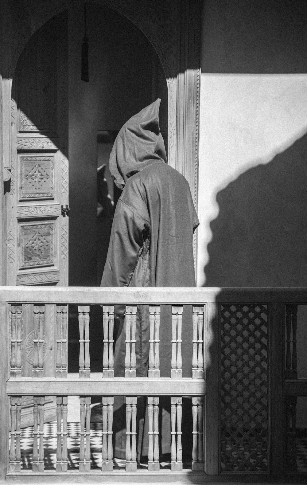 a woman in a veil is standing outside of a building