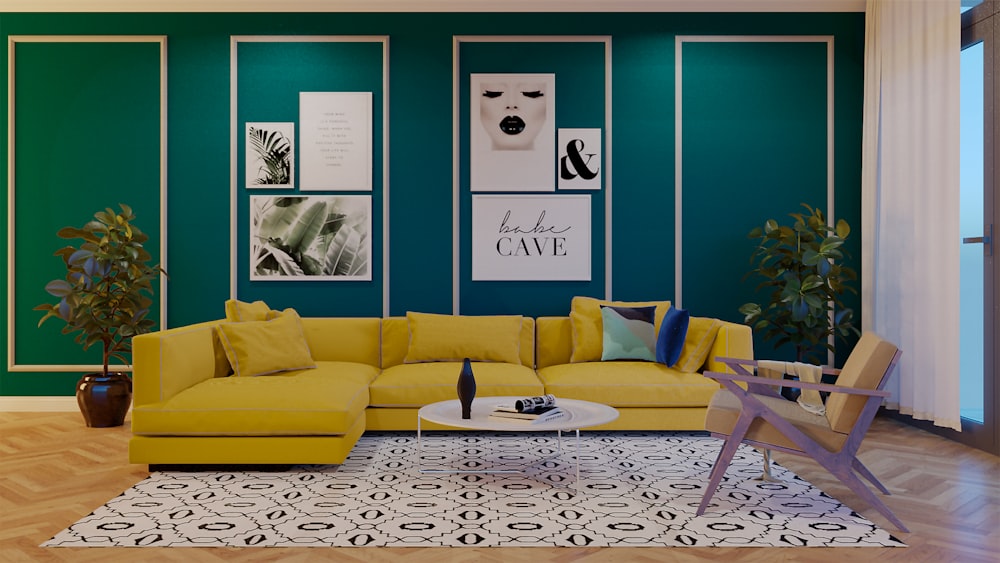 uma sala de estar com paredes verdes e um sofá amarelo