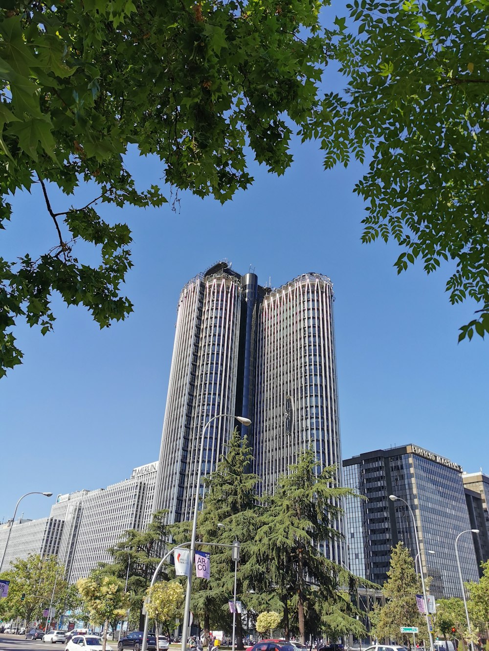 a very tall building sitting in the middle of a city