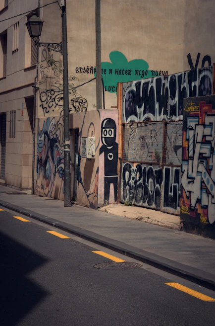Close-up of the game’s vibrant street art backgrounds with the player performing a wall run.