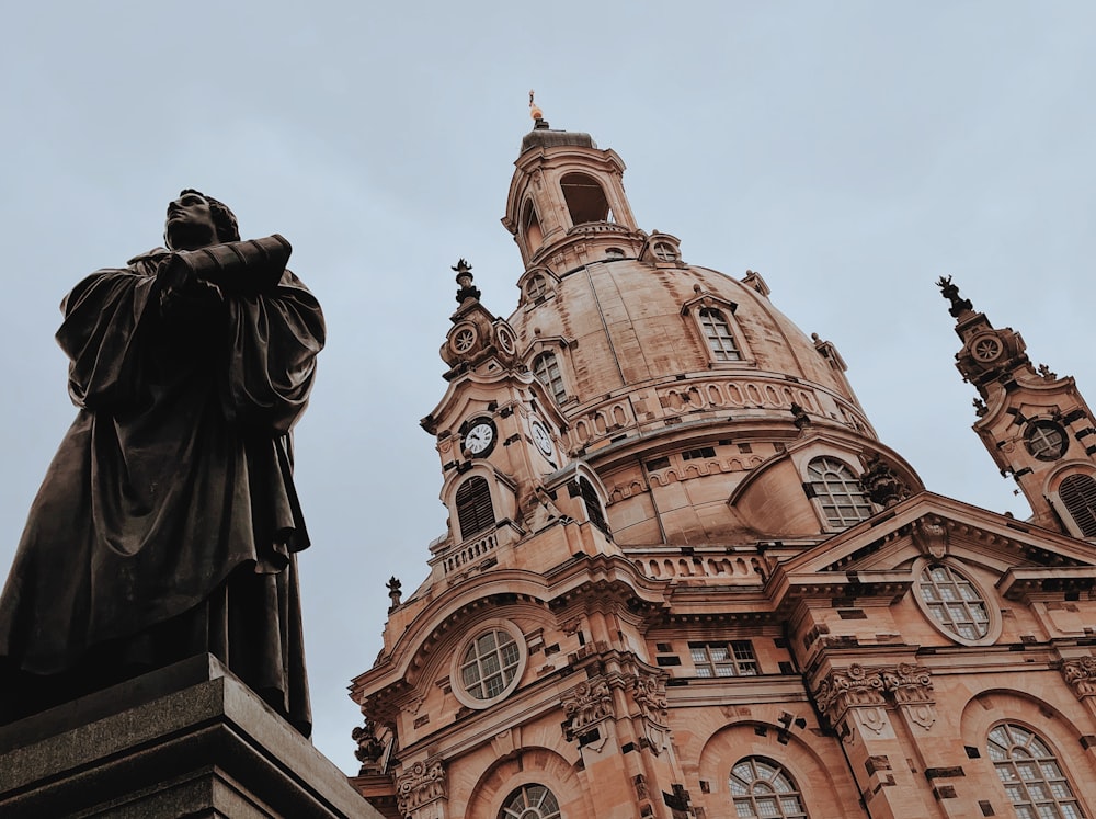 a statue of a man in front of a building