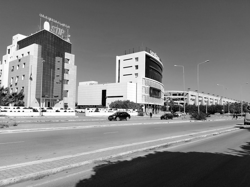 a black and white photo of a city street