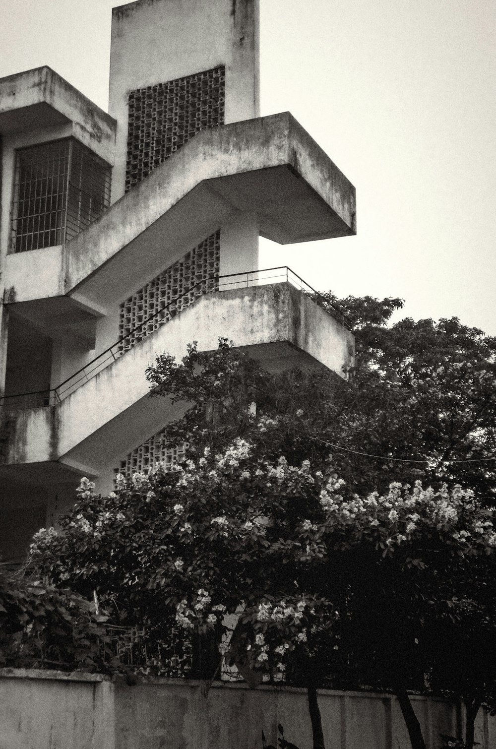 a black and white photo of a tall building