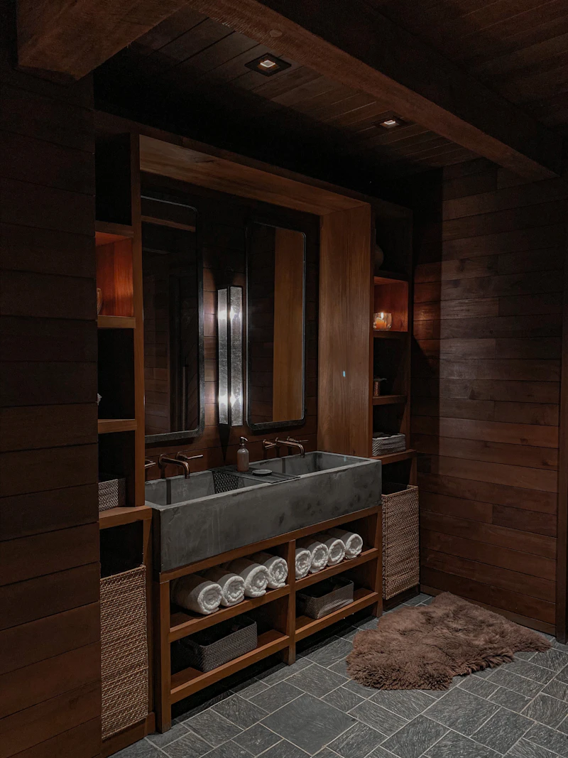 Espacio interior cálido y natural de Saviá Spa