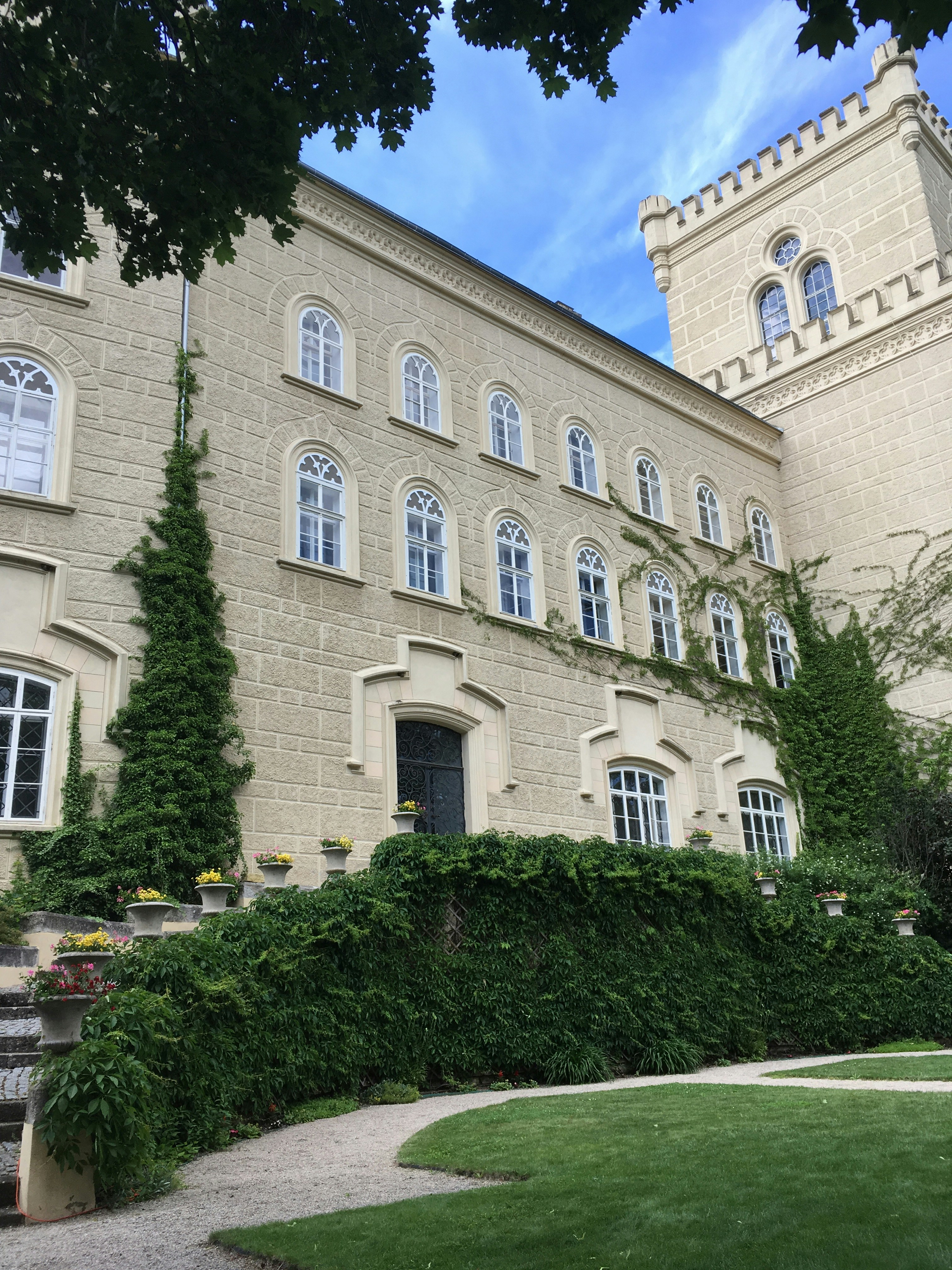 a large building with a lot of windows on it