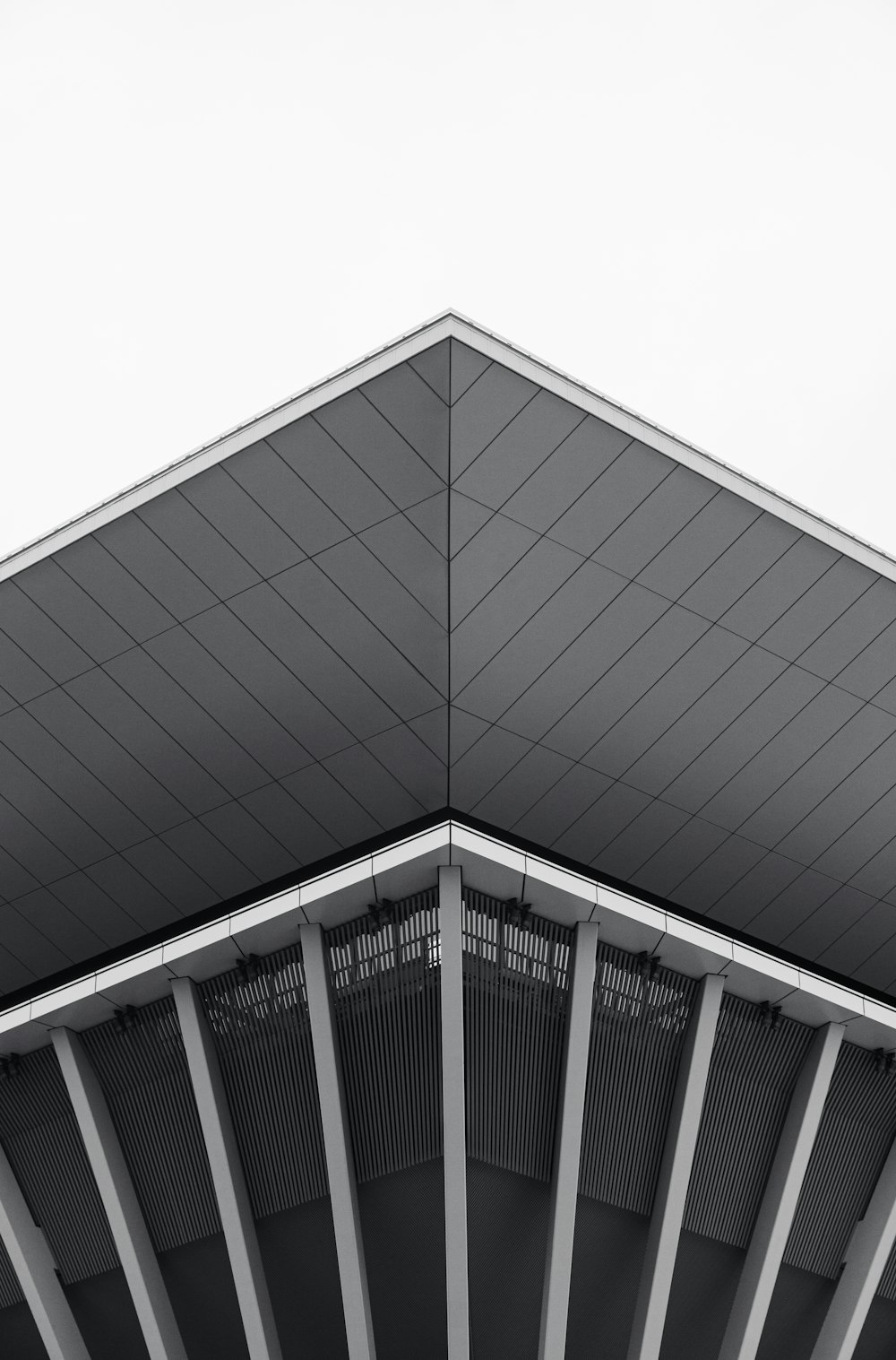 a black and white photo of a building