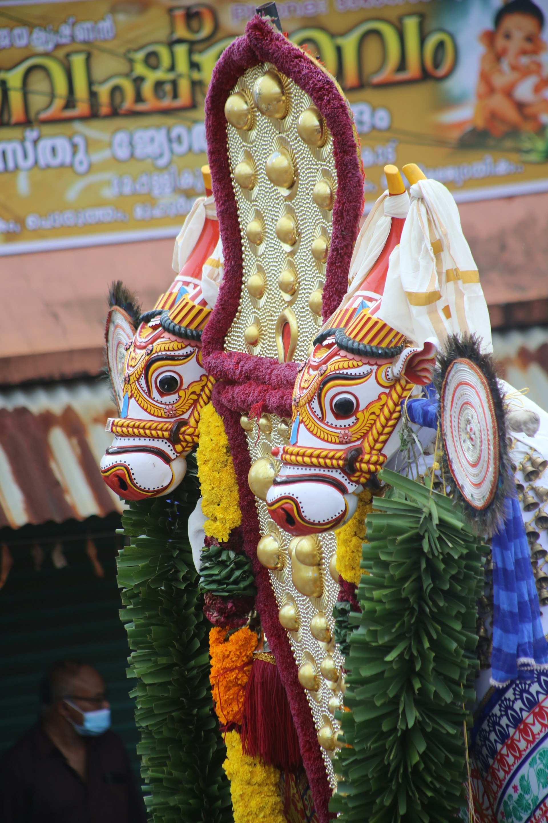 gray computer monitor