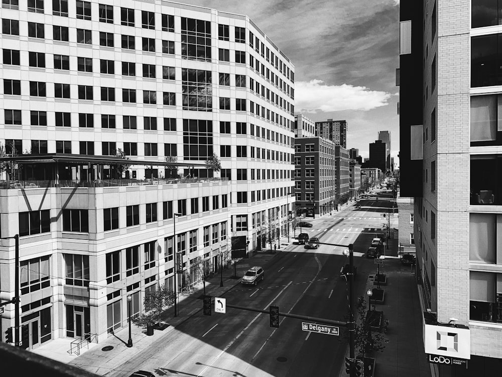 a black and white photo of a city street