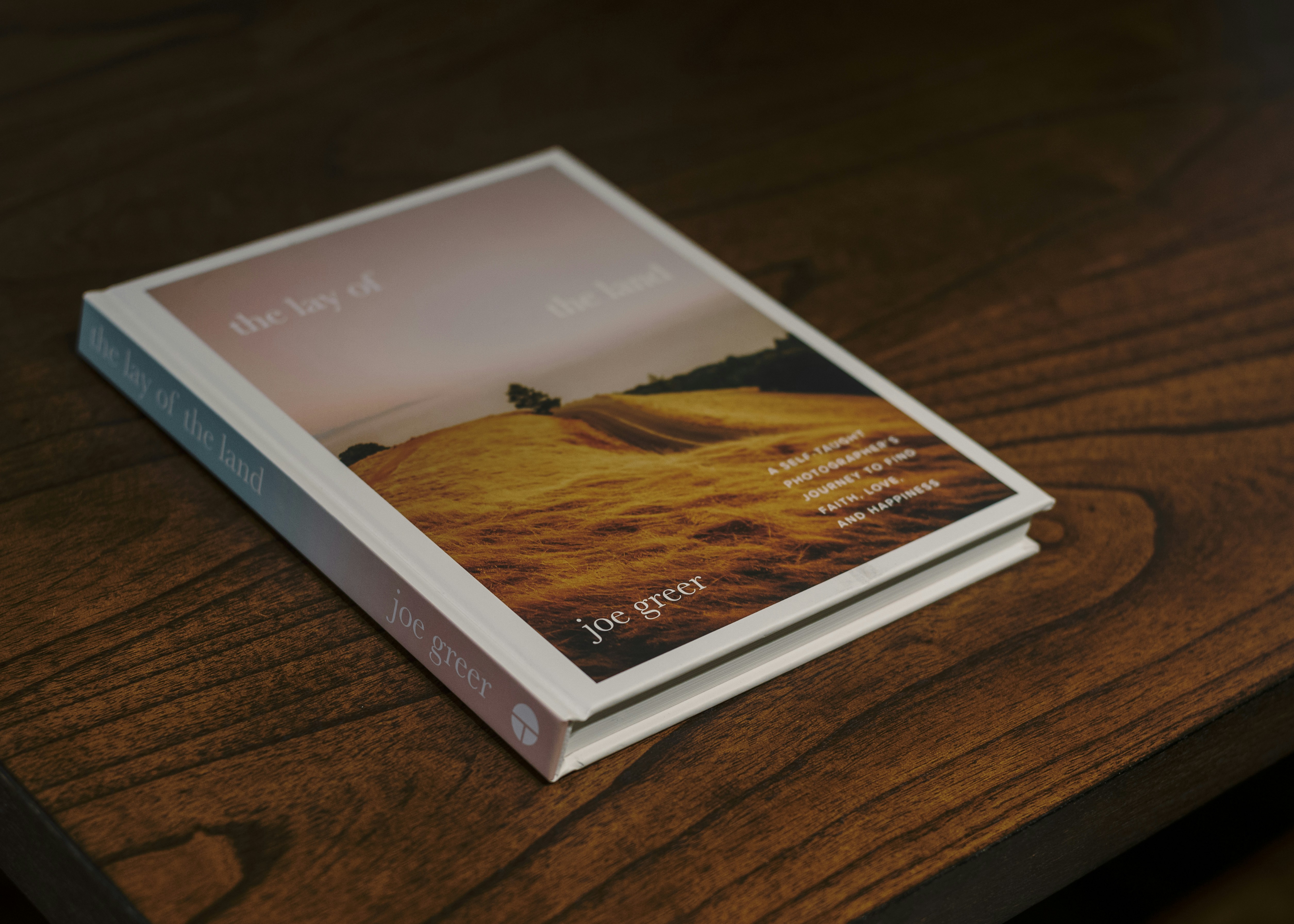 photo-1652992386209-afc1f96145f5?ixid=M3wxMjA3fDB8MXxzZWFyY2h8OHx8cGhvdG9ncmFwaHN8ZW58MHx8fHwxNzY1Mzg3MjcyfDA\u0026ixlib=rb-4.1.0