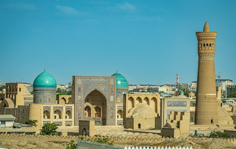 مدرسه‌ی میرعرب و مناره‌ی کلان