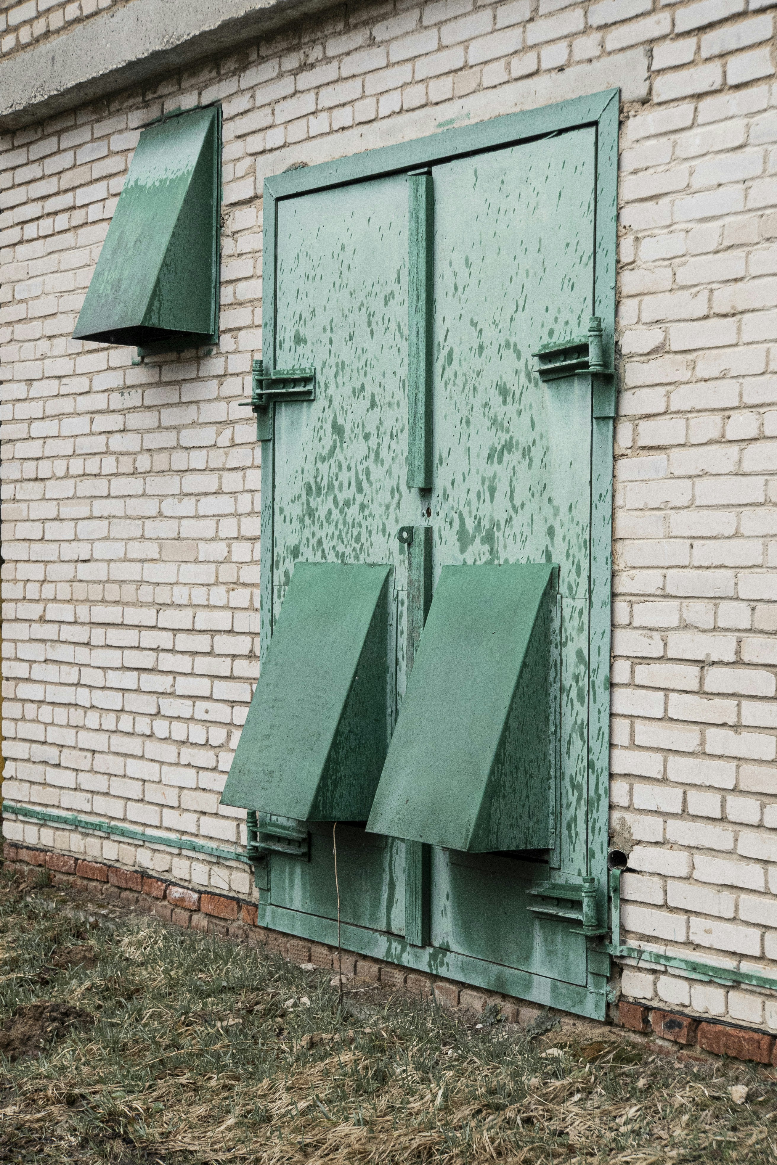 Conquer That Storm Door: A Simple Guide for Brick Molding Installs