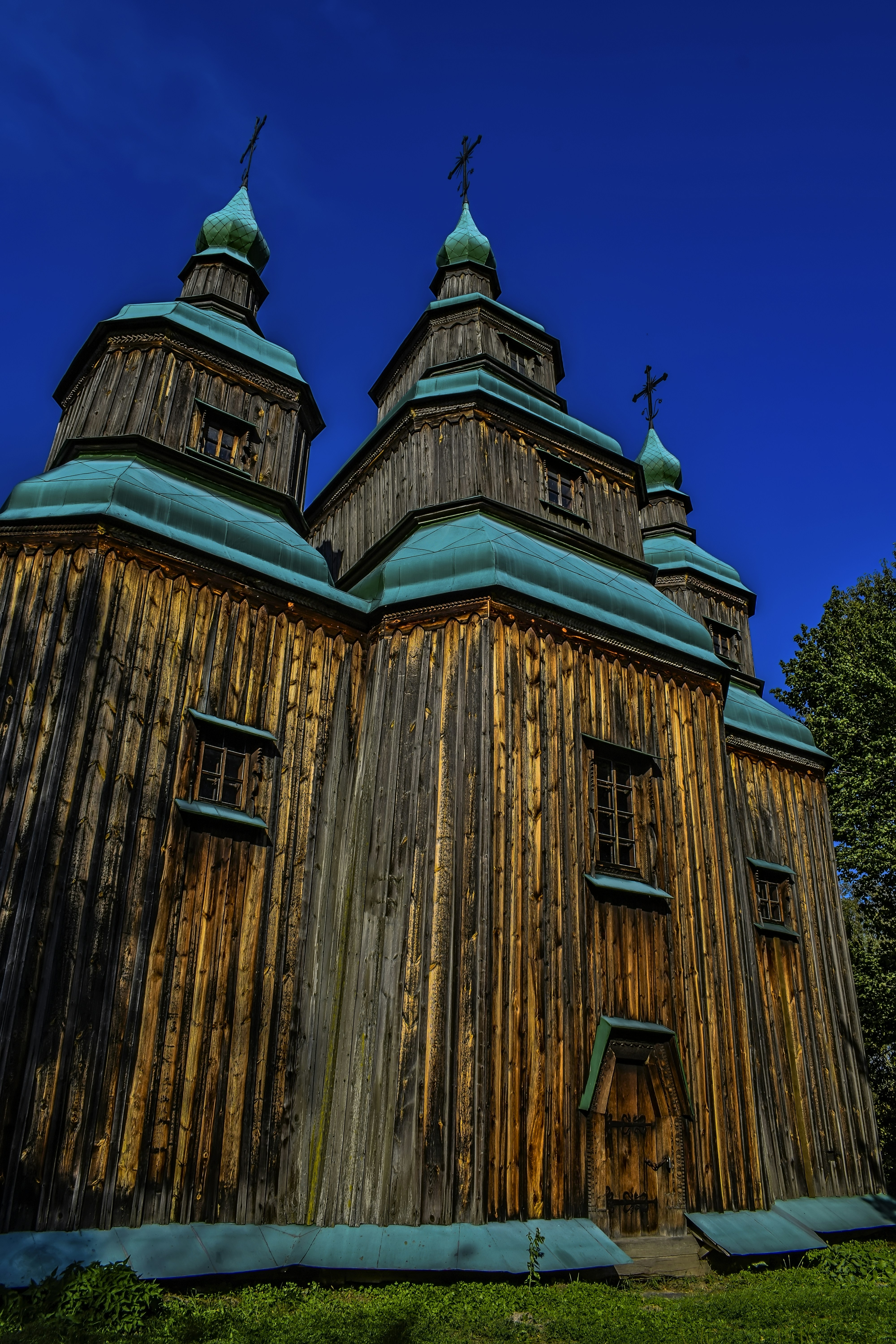 a large wooden building with two towers on top of it