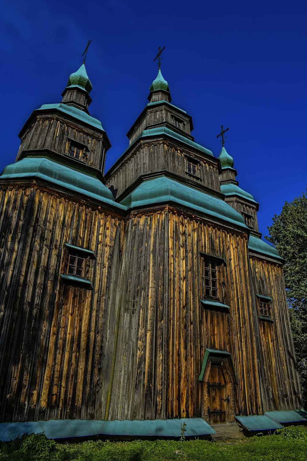 a large wooden building with two towers on top of it