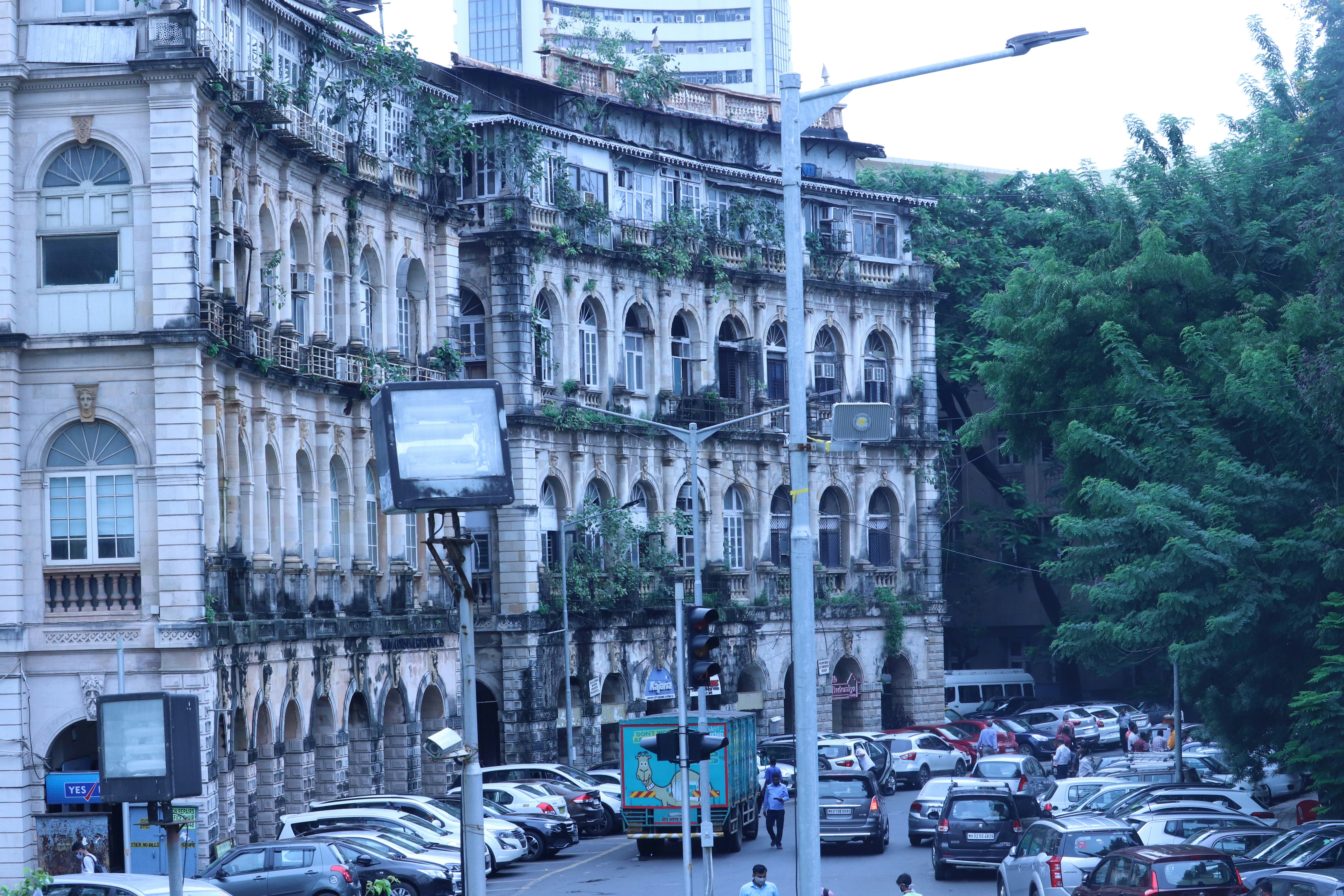 A city street filled with lots of traffic next to tall buildings
