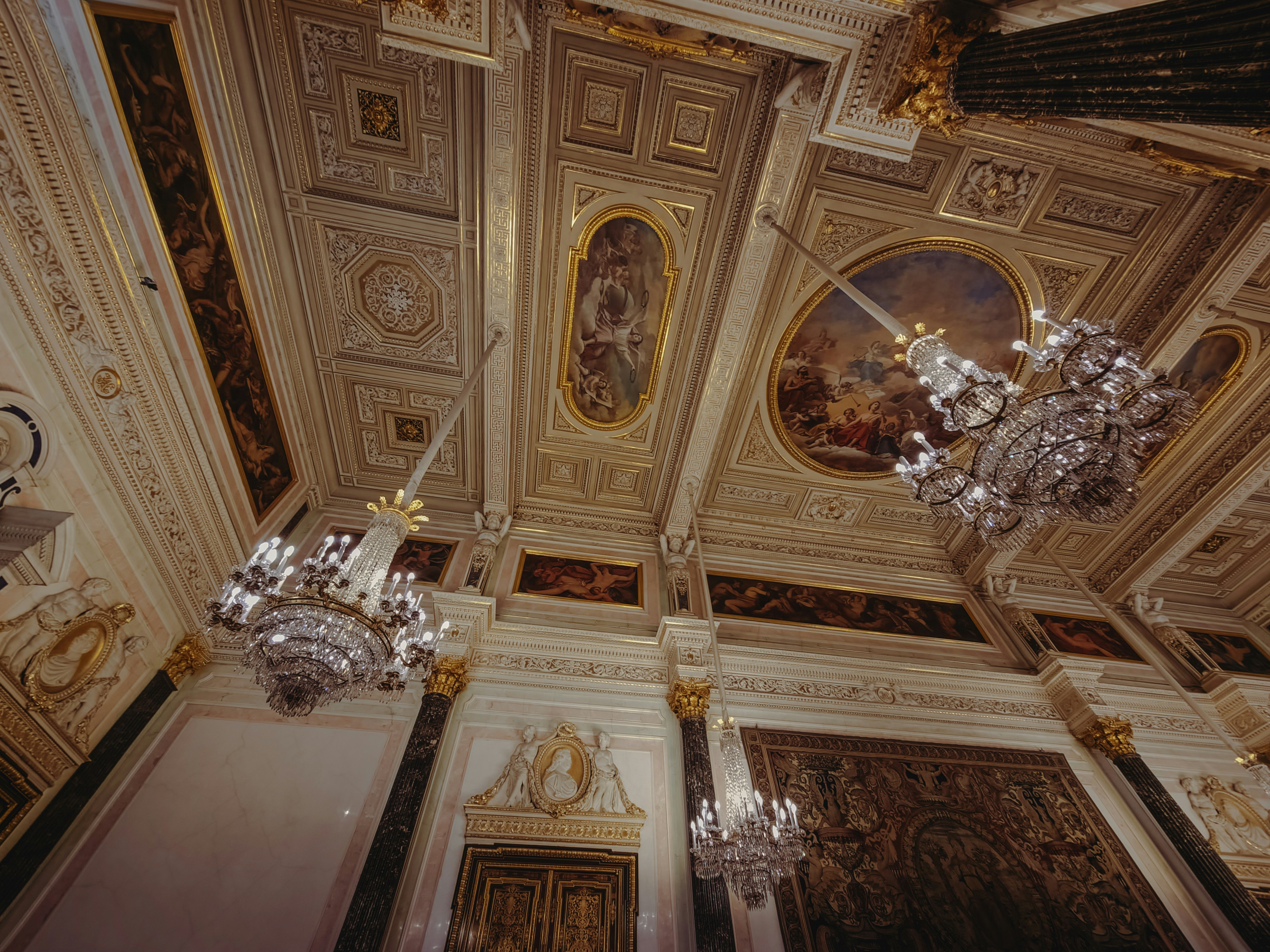 Luxury chandelier ceiling