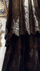 Mahkota Emas Klasik