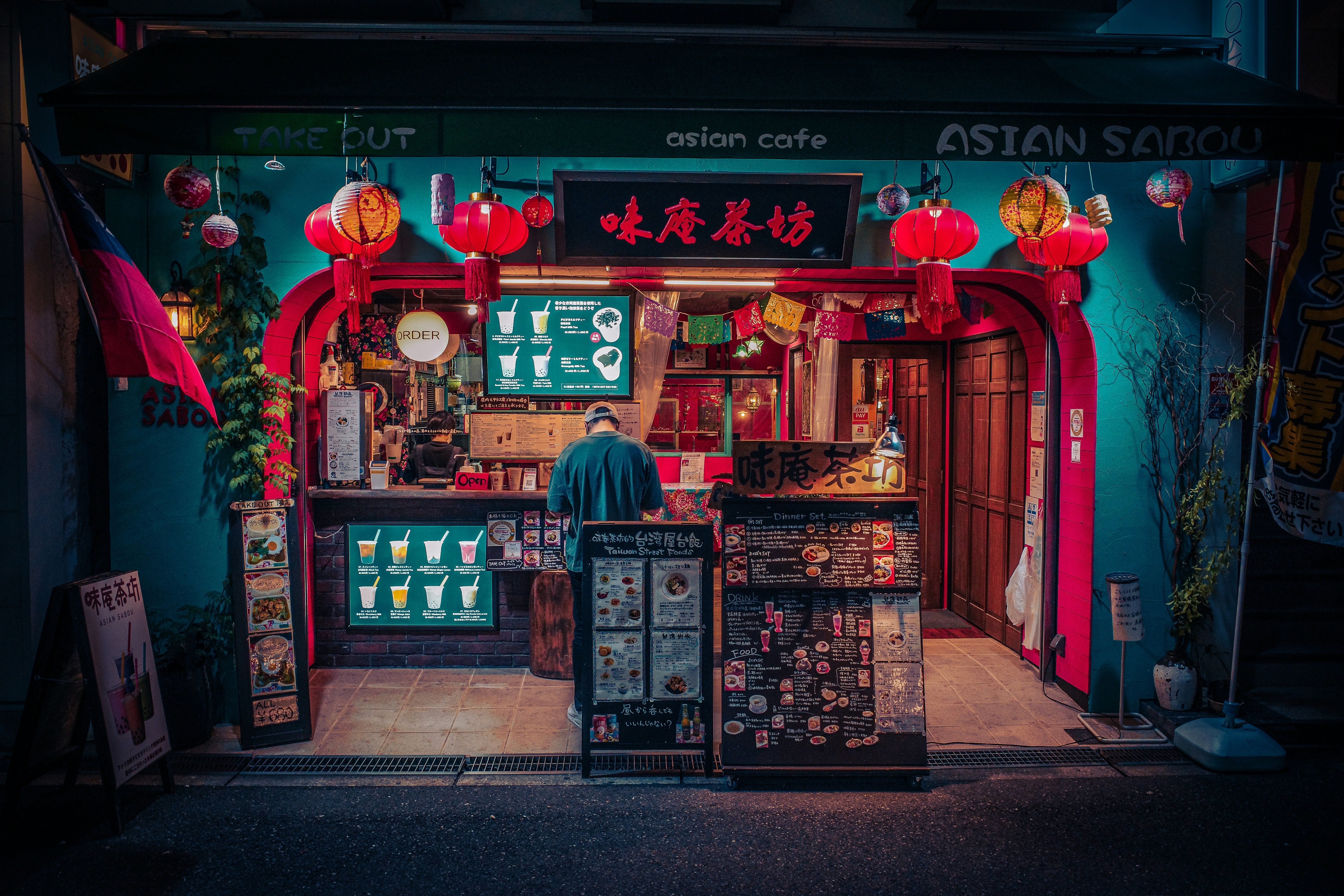 a man standing in front of a restaurant