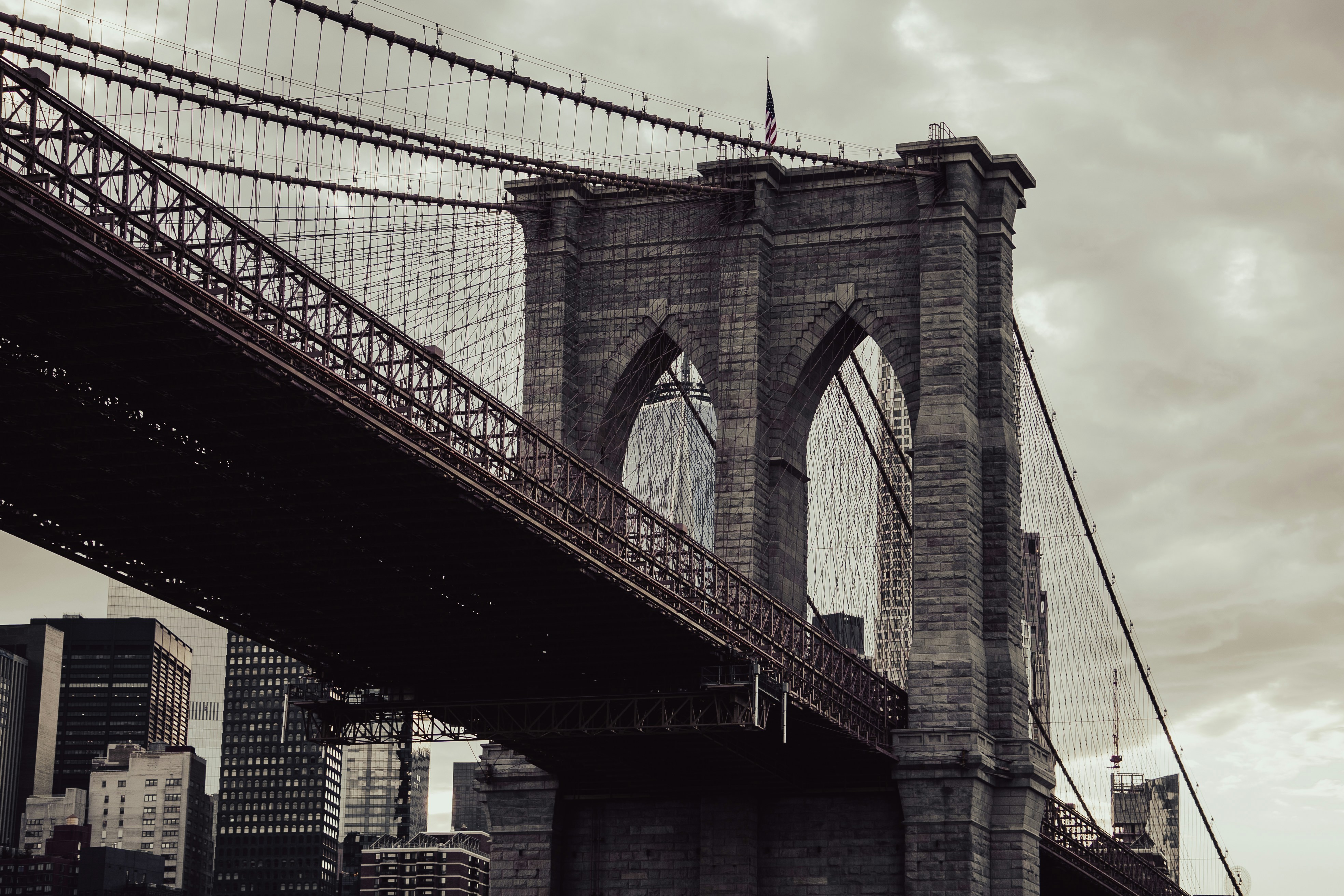 a black and white photo of the brooklyn bridge