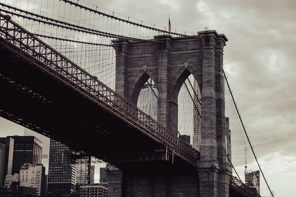 a black and white photo of the brooklyn bridge